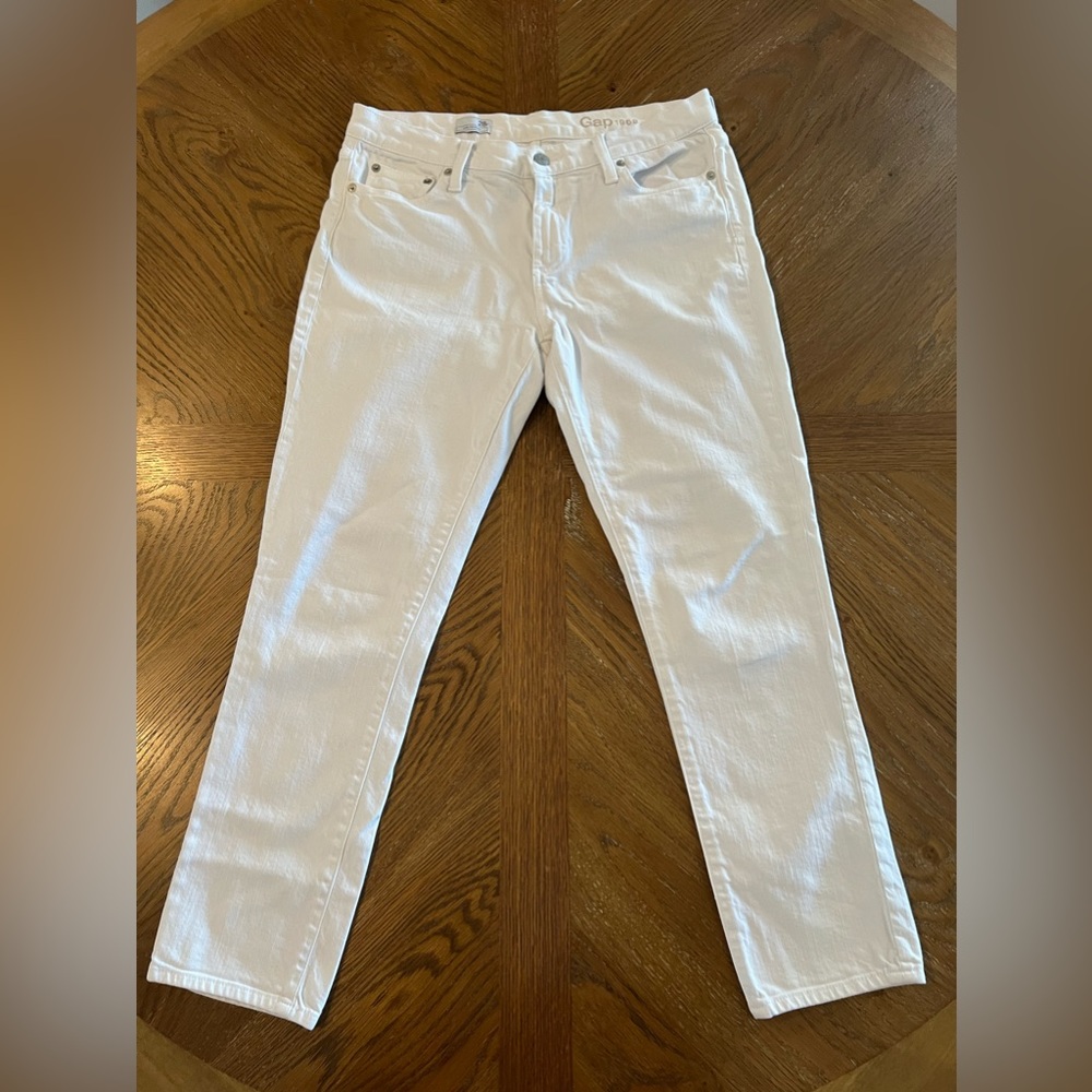 GAP White Ankle Jeans - Women’s Cropped Fit
